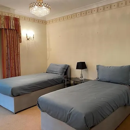 Cheerful 3 Bedroom House With Off Street Parking Bromley Exterior photo