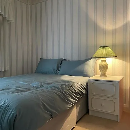 Cheerful 3 Bedroom House With Off Street Parking Bromley Exterior photo
