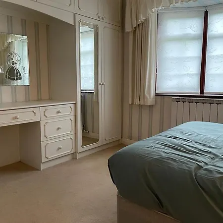 Cheerful 3 Bedroom House With Off Street Parking Bromley Exterior photo